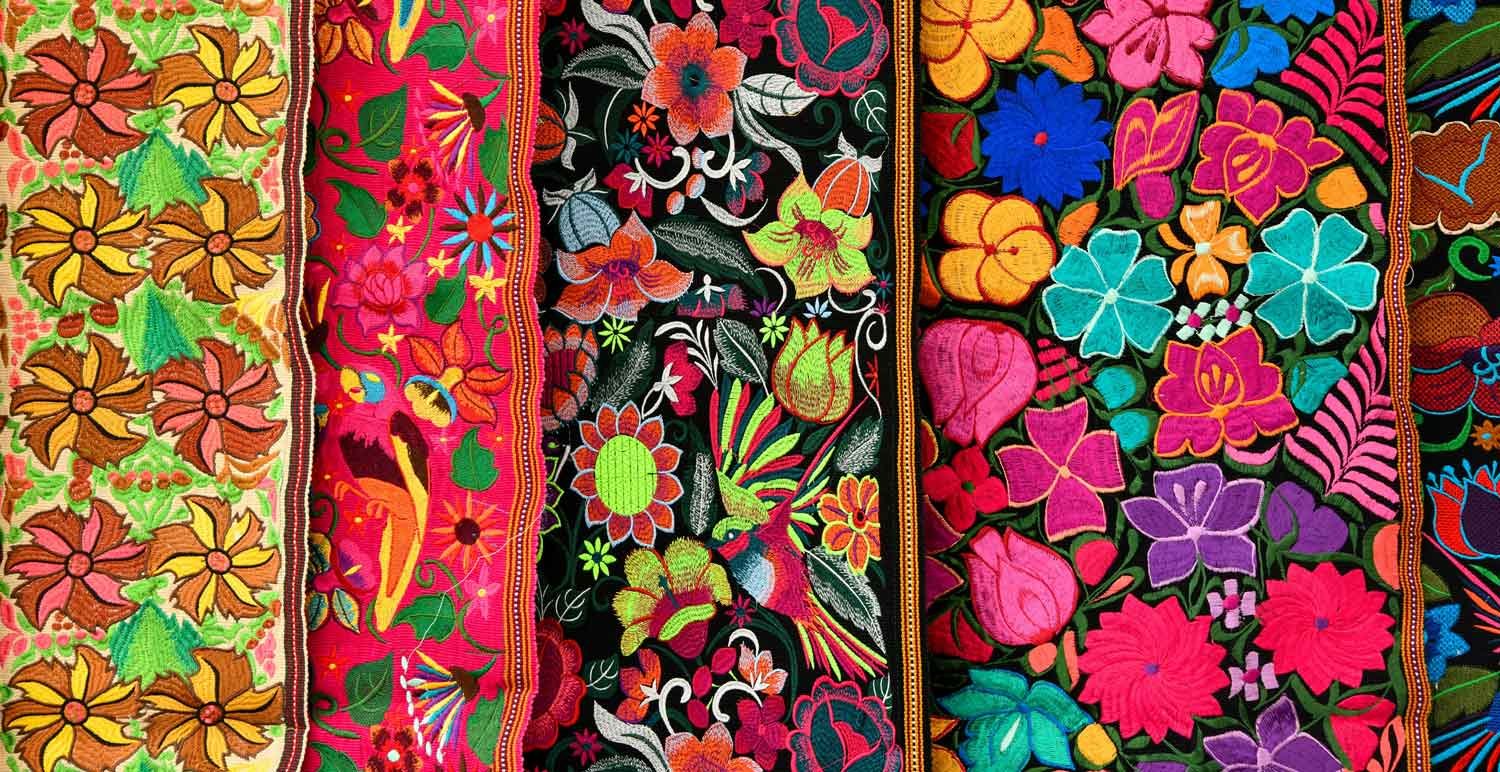 Ropa mexicana contemporánea con inspiración artesanal