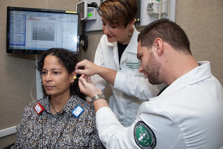 Revisión médica de la audición